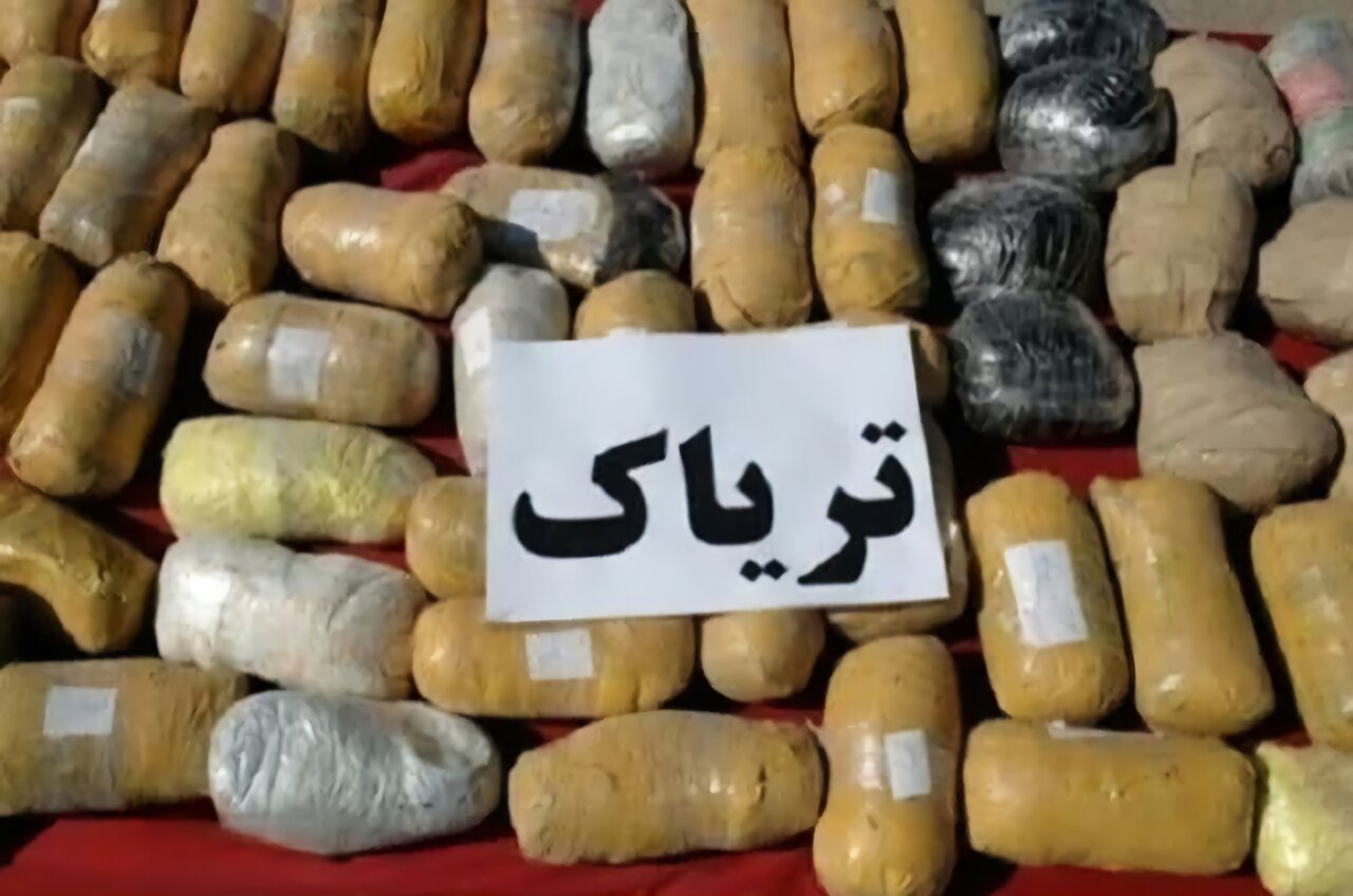 ناکامی قاچاقچی مواد مخدر در انتقال محموله ۴۵ کیلویی تریاک در میناب