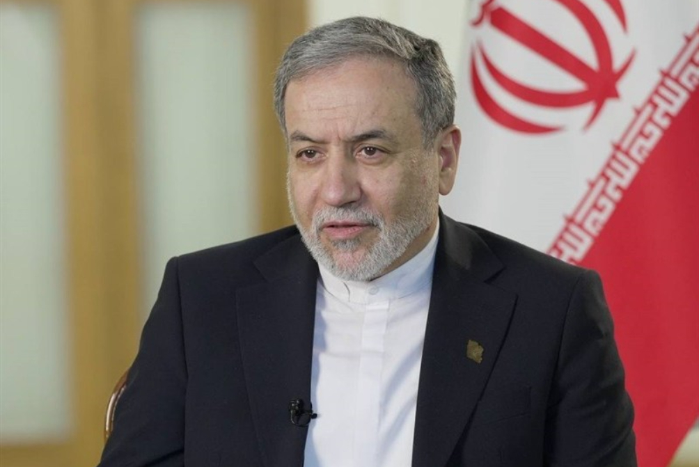 عراقچی: ایرانیان در برابر حملات بزدلانه سر خم نمی‌کنند