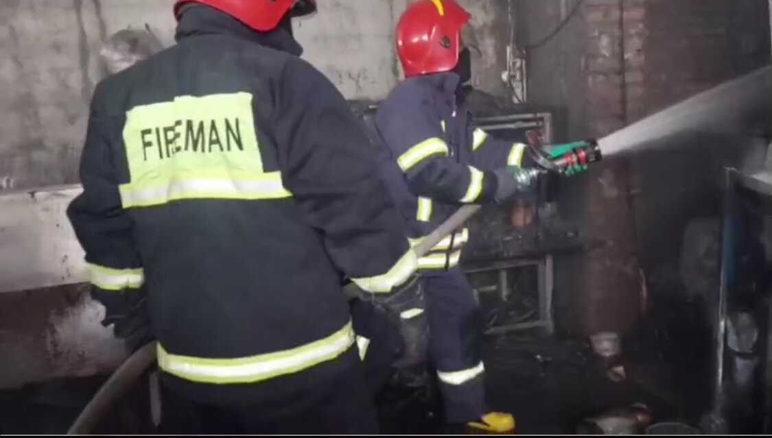 آتش‌ سوزی در شهرک صنعتی آبادان مهار شد