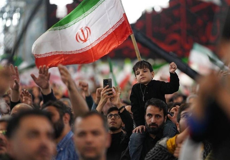 تحویل سال نو با برنامه«ایران امام رضا(ع)، مقتدر، متحد و  پیروز»