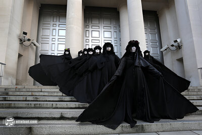 شهرخبر - تصاویر لباس های عجیب یاغیان انگلیسی سوژه شد