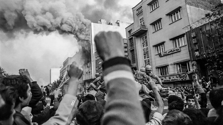 موجی که دیگر نمی شد آن را حتی با خودروهای نظامی متوقف کرد