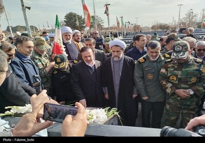 شهرخبر- تجدید بیعت قزوینی ها با آرمان های انقلاب در گلزار شهدا.