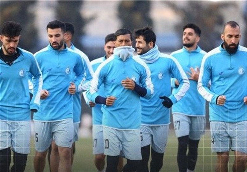 آماده‌سازی چمن کمپ استقلال برای فروردین ماه