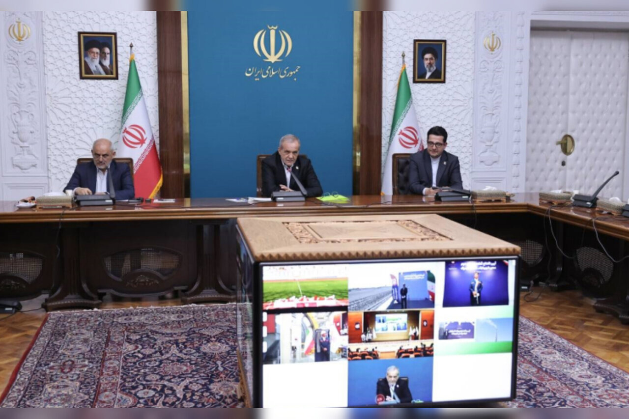تاکید پزشکیان بر استفاده از ظرفیتهای استان کرمان در تولید انرژی پاک