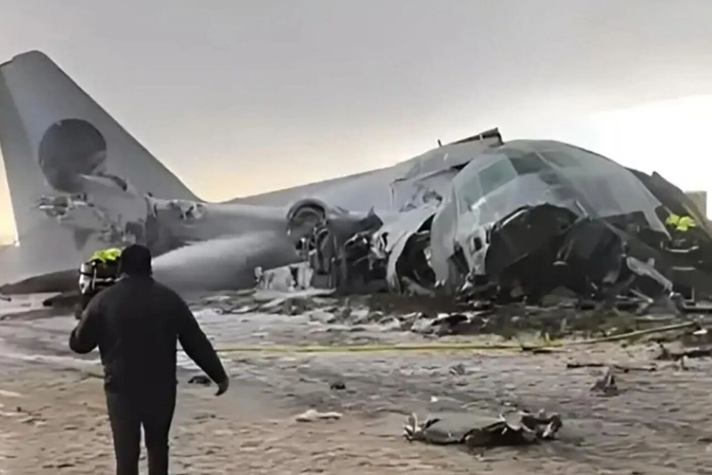 سقوط هواپیمای نظامی از باند در بولیوی 15 کشته برجای گذاشت