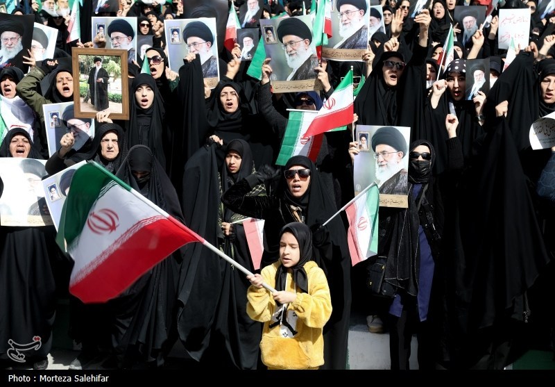 اجتماع حماسی بانوان شهرکرد در فقدان رهبر شهید برگزار شد + تصاویر