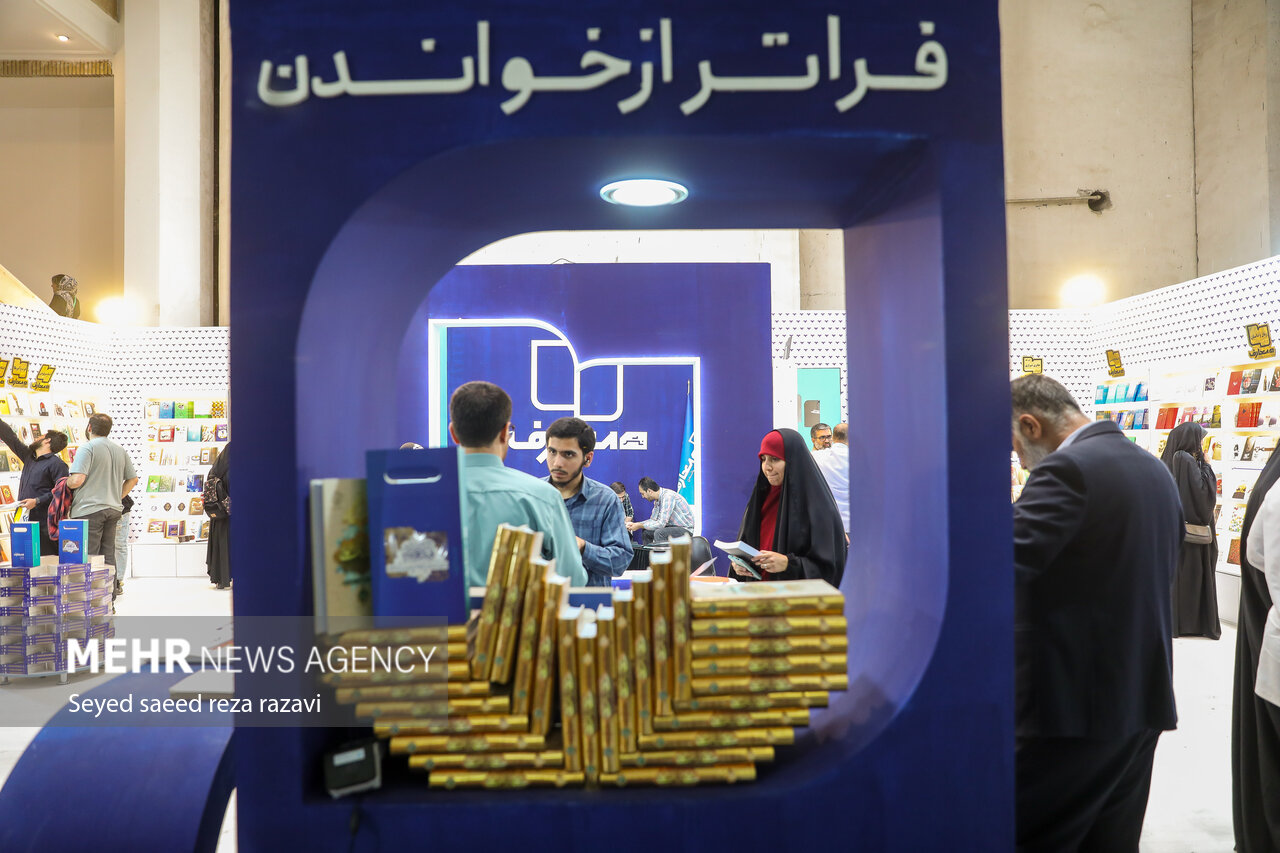 در شرایط جنگ، حمایت از کاغذ و کتابخوانی ضروری است