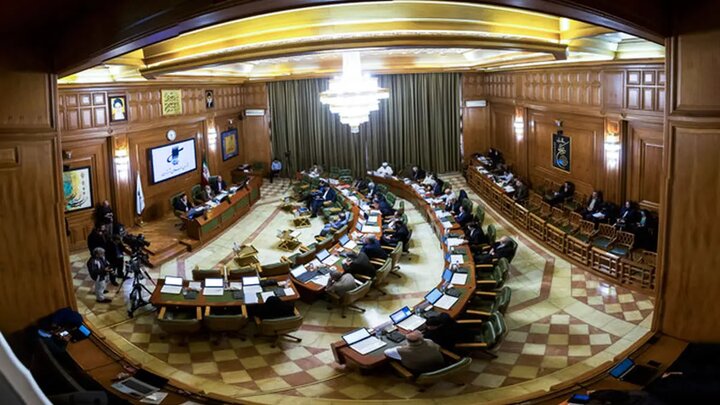 دست پر اصولگرایان در انتخابات شورای شهر تهران/ اصلاح طلبان کم رنگ شدند/ اعضای دولت‌های رئیسی و احمدی نژاد هم آمدند+جدول