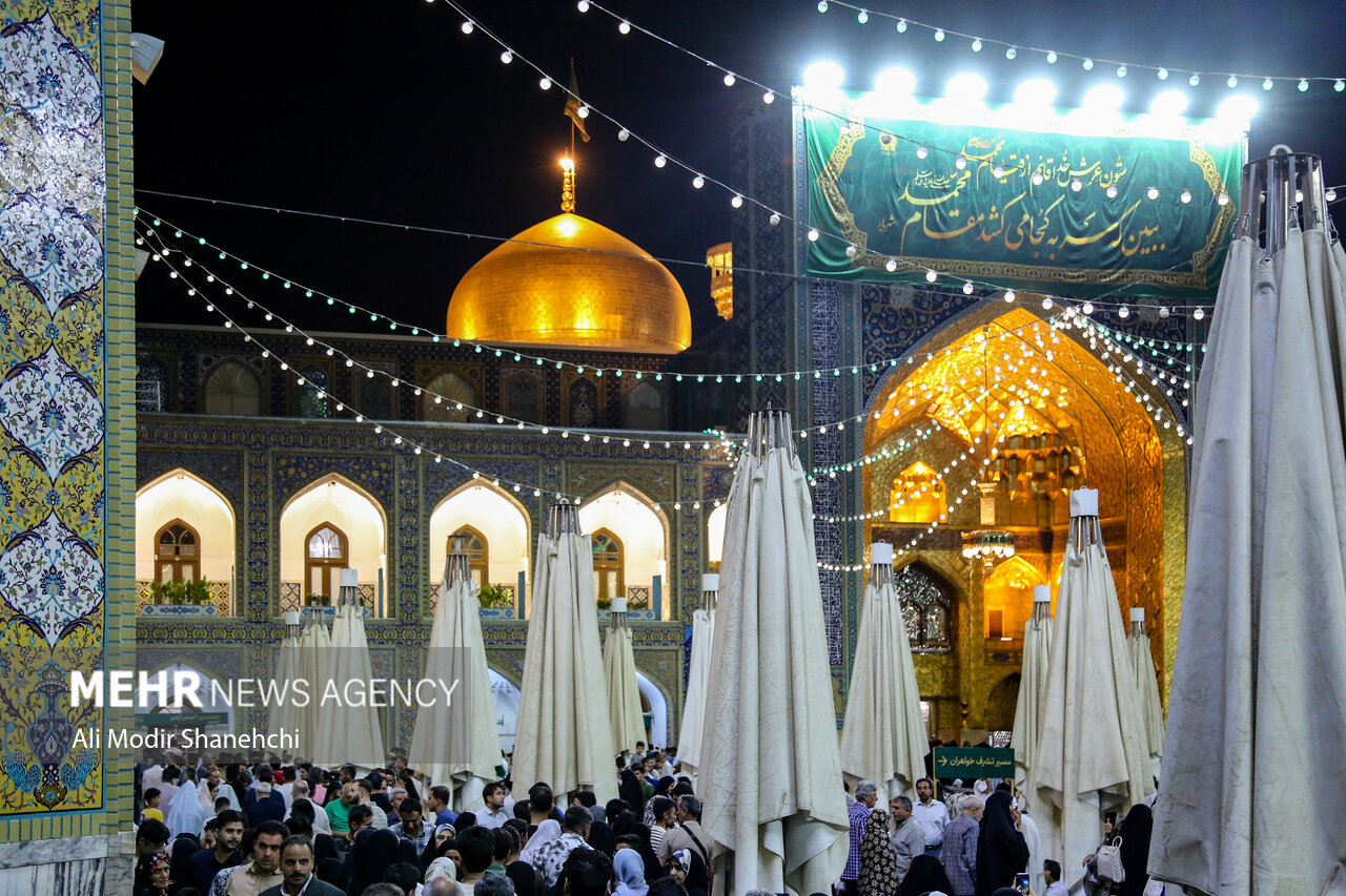 حال و هوای حرم امام رضا(ع) در شب میلاد پیامبر اکرم(ص)