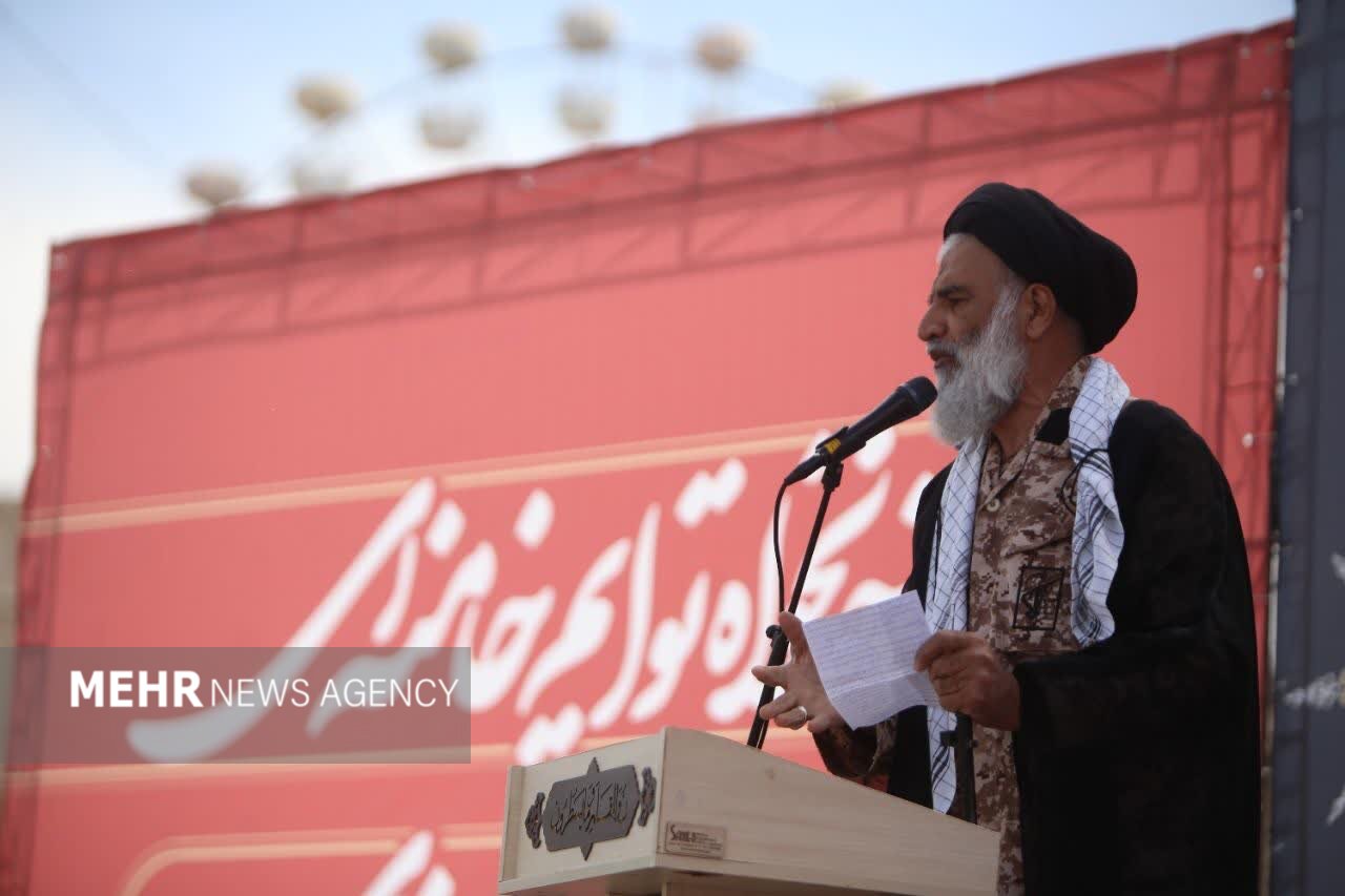 امام جمعه اهواز: مردم باید ۴۰ شبانه روز میدان را نگهدارند