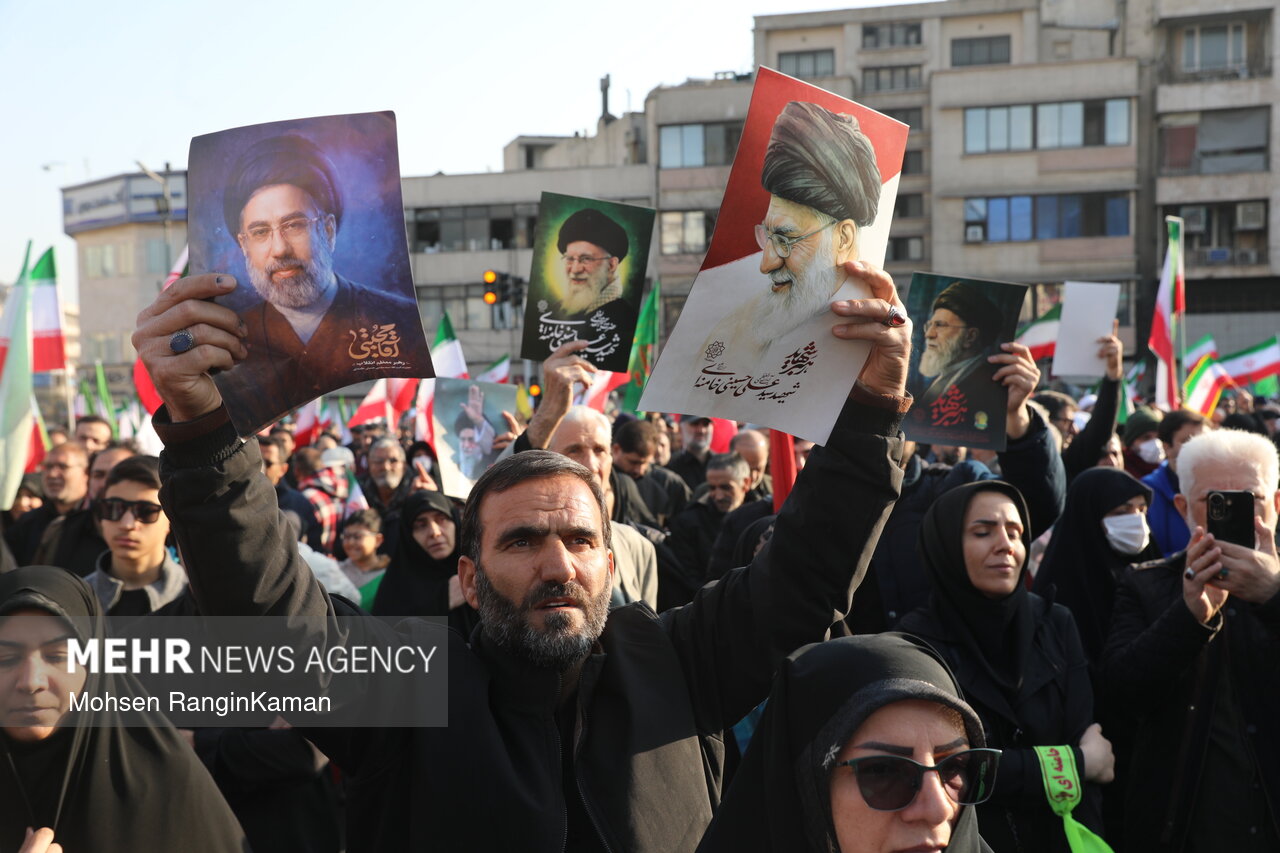 مراسم بیعت با سومین رهبر انقلاب اسلامی در تهران ـ۳