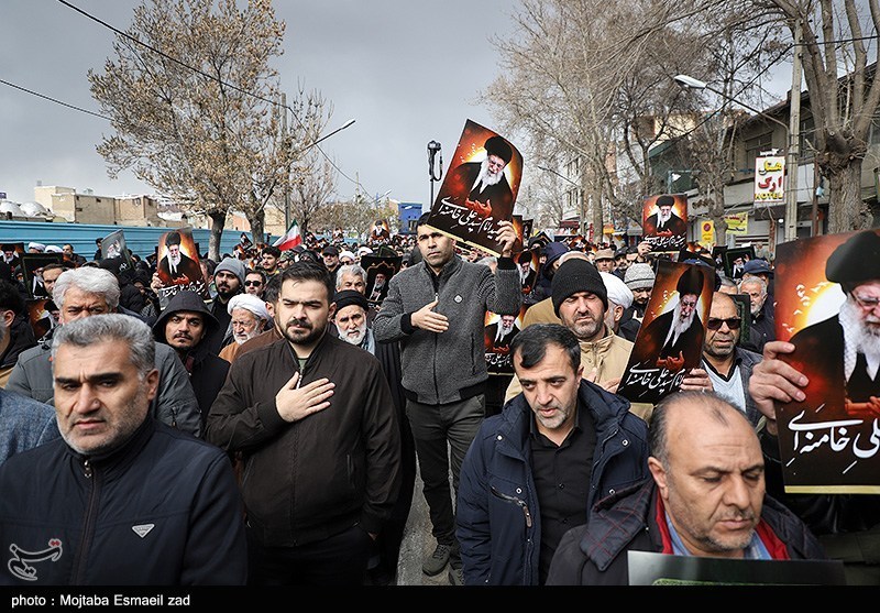 مراسم جزخوانی به نیت رهبر شهید انقلاب در مقابل دانشگاه تهران