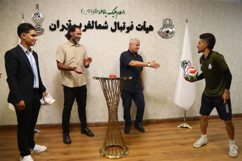 رونمایی از توپ لیگ‌های پایه فوتبال تهران