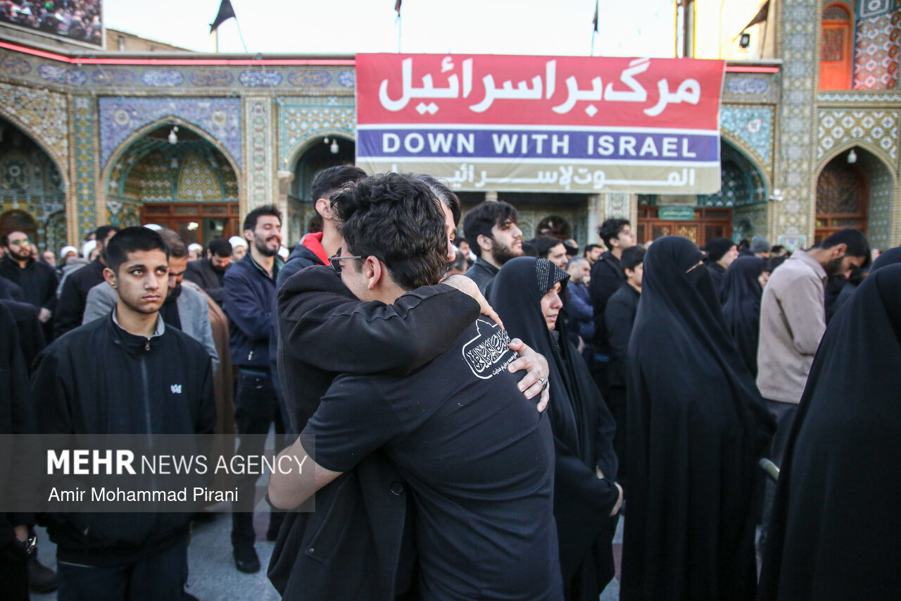 سوگواری قمی‌ها در پی شهادت رهبر انقلاب