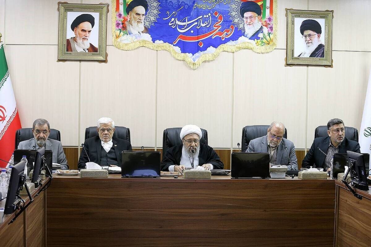 تاکید آملی لاریجانی بر تلاش دولت در تامین اقلام معیشتی مردم