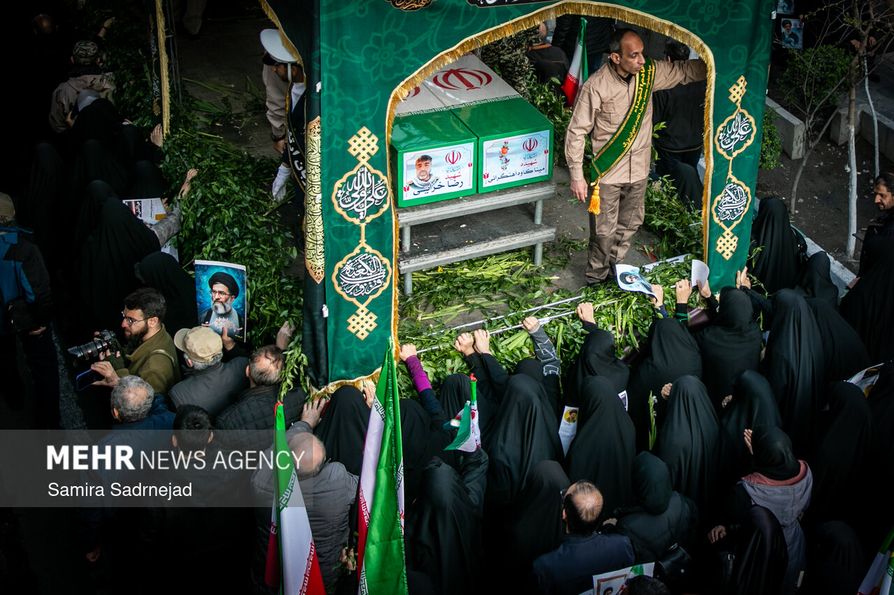 تشییع پیکر ۳۵ شهید جنگ رمضان در تهران ـ۲