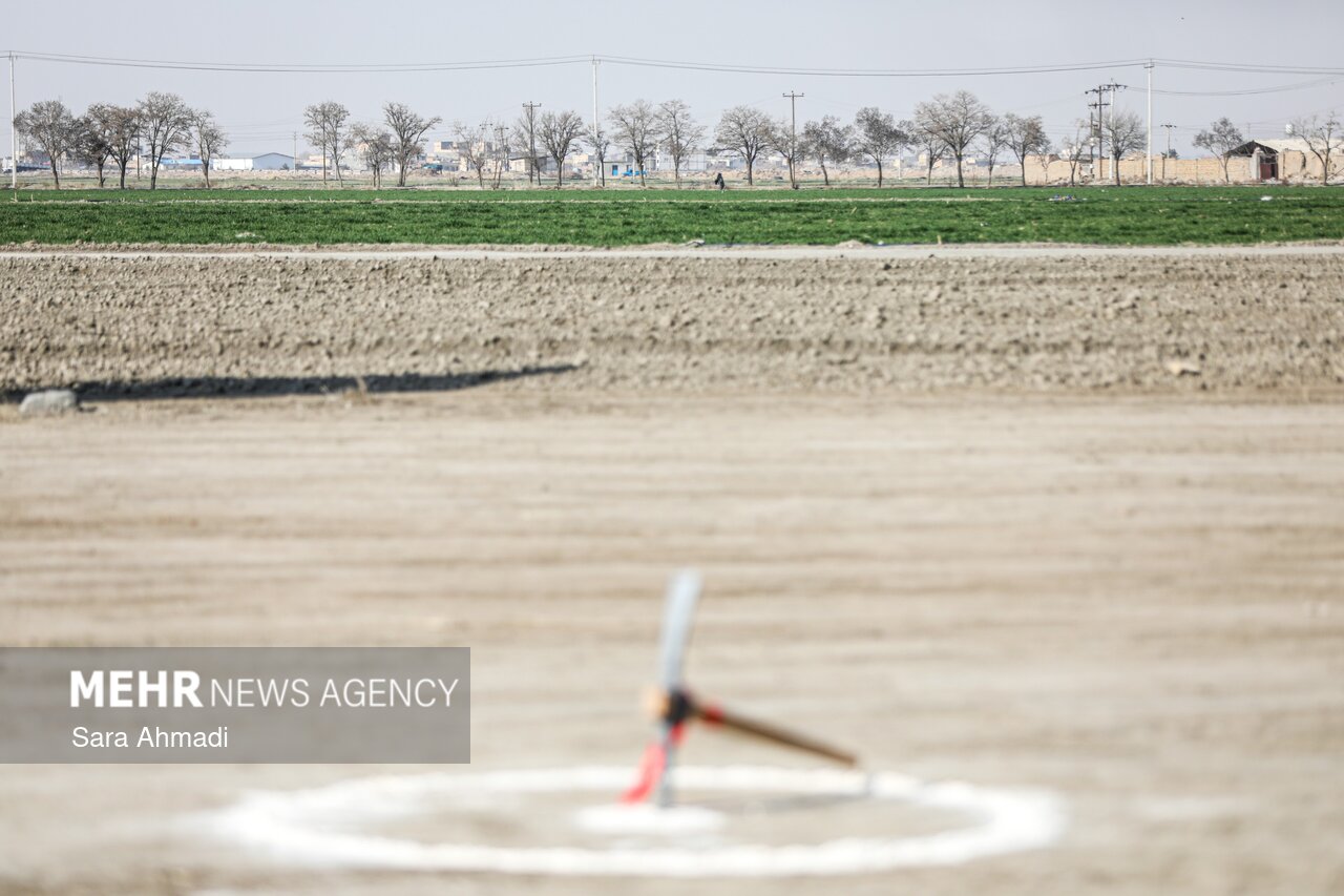 کلنگ‌زنی مدرسه ۸ کلاسه خیرساز در غریب‌آباد جاسک