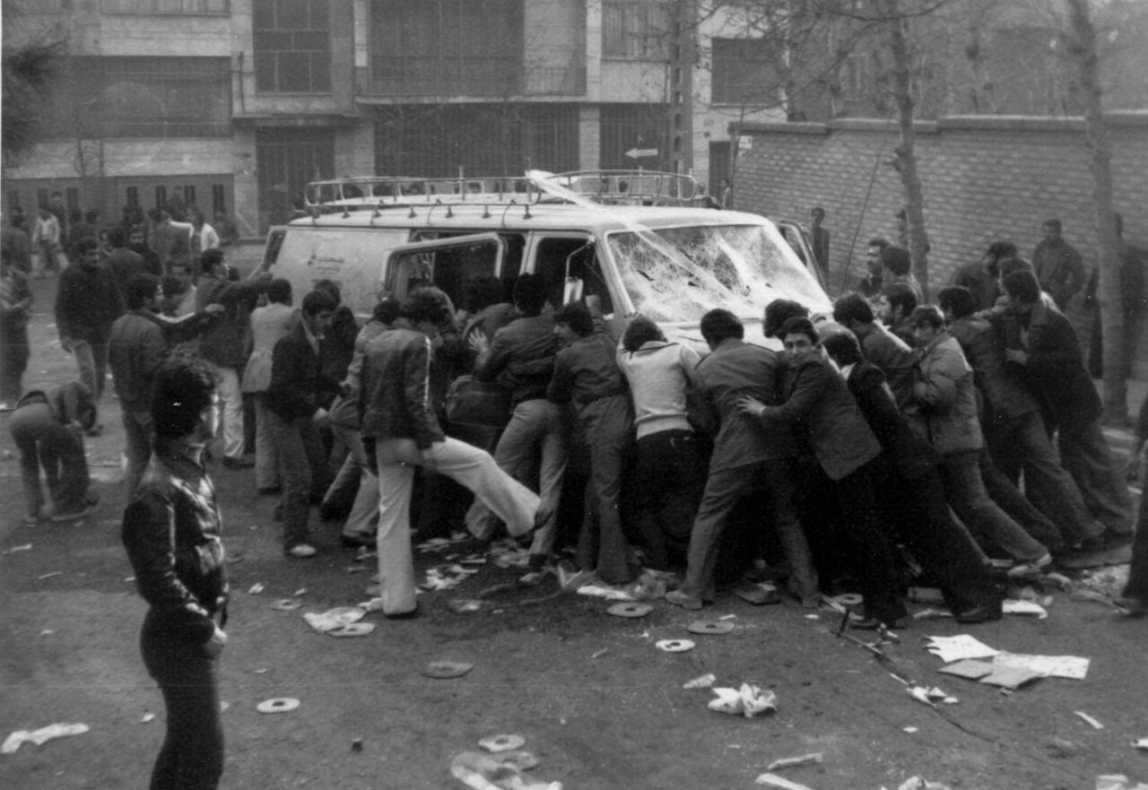 امام تخریب اموال عمومی حکومت پهلوی را جایز نمی دانست