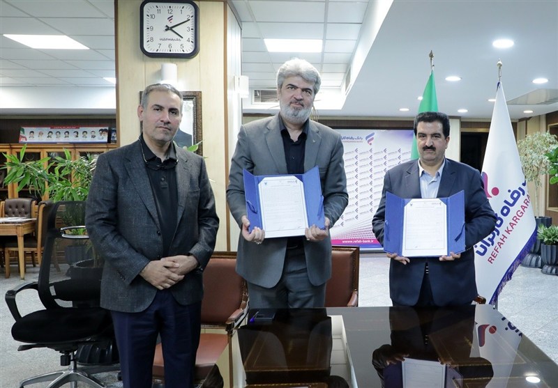 بانک رفاه کارگران و دانشگاه آزاد اسلامی تفاهم‌نامه همکاری امضا کردند