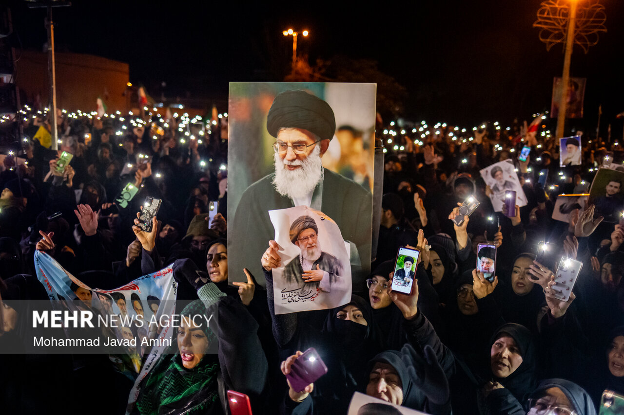قائد امت در هیچ شرایطی در برابر مستکبران عالم سر تسلیم فرود نیاورد