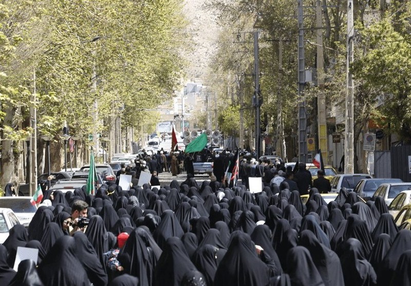 تماشای تاریخ از پشت آن رنگ کهربایی