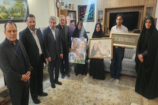 دیدار تعدادی از نمایندگان مجلس با خانواده شهیدان عسگری