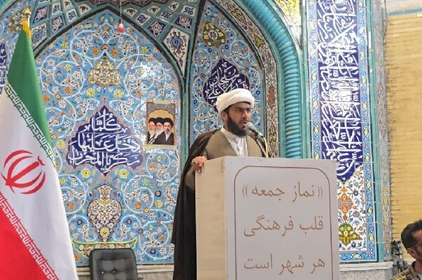 امام جمعه جاسک: ایران از خطوط قرمز خود عقب‌نشینی نمی‌کند