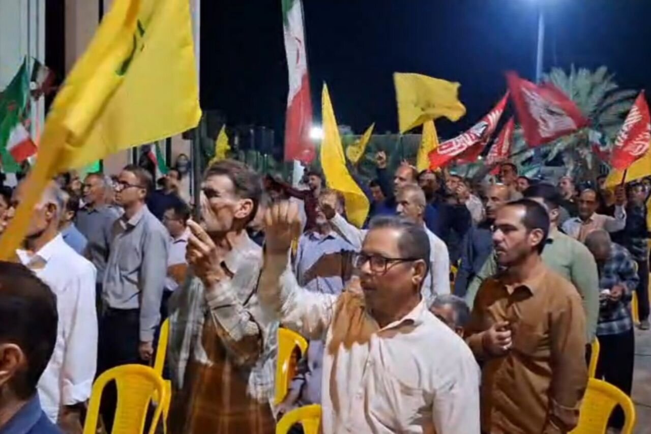 اجتماع مردم انقلابی آبدان در شب ۲۳۲