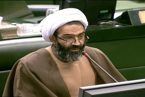 نقدعلی: دولت لایحه صدور گواهینامه موتور برای زنان را به مجلس تقدیم کند