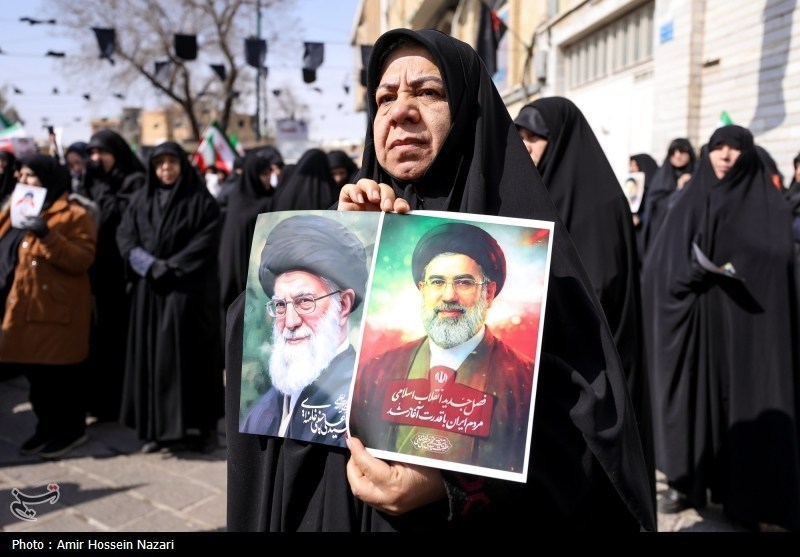 مردم زودتر از موعد برای بیعت با رهبر انقلاب به میدان آمدند
