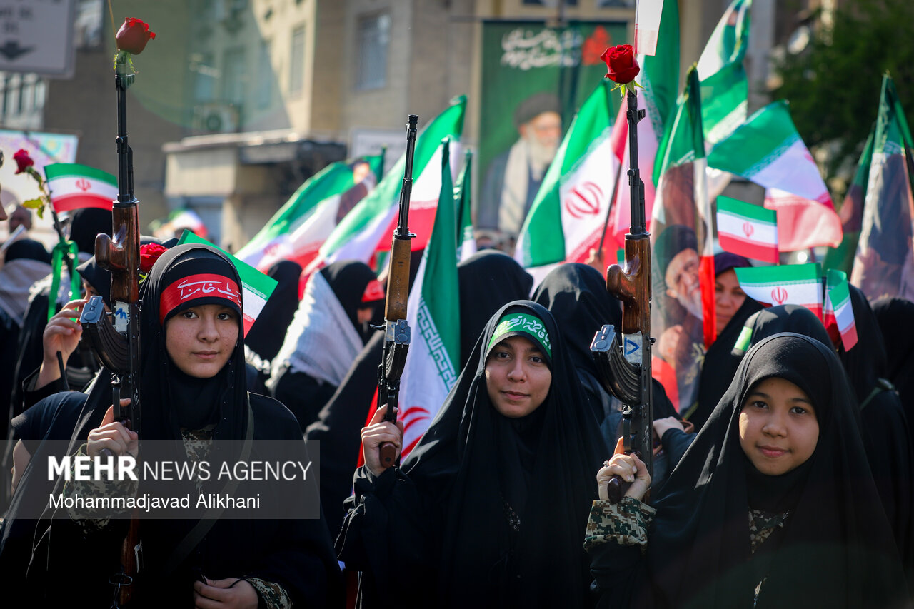 اجتماع بزرگ «دختران جان‌فدای ایران» - ۲